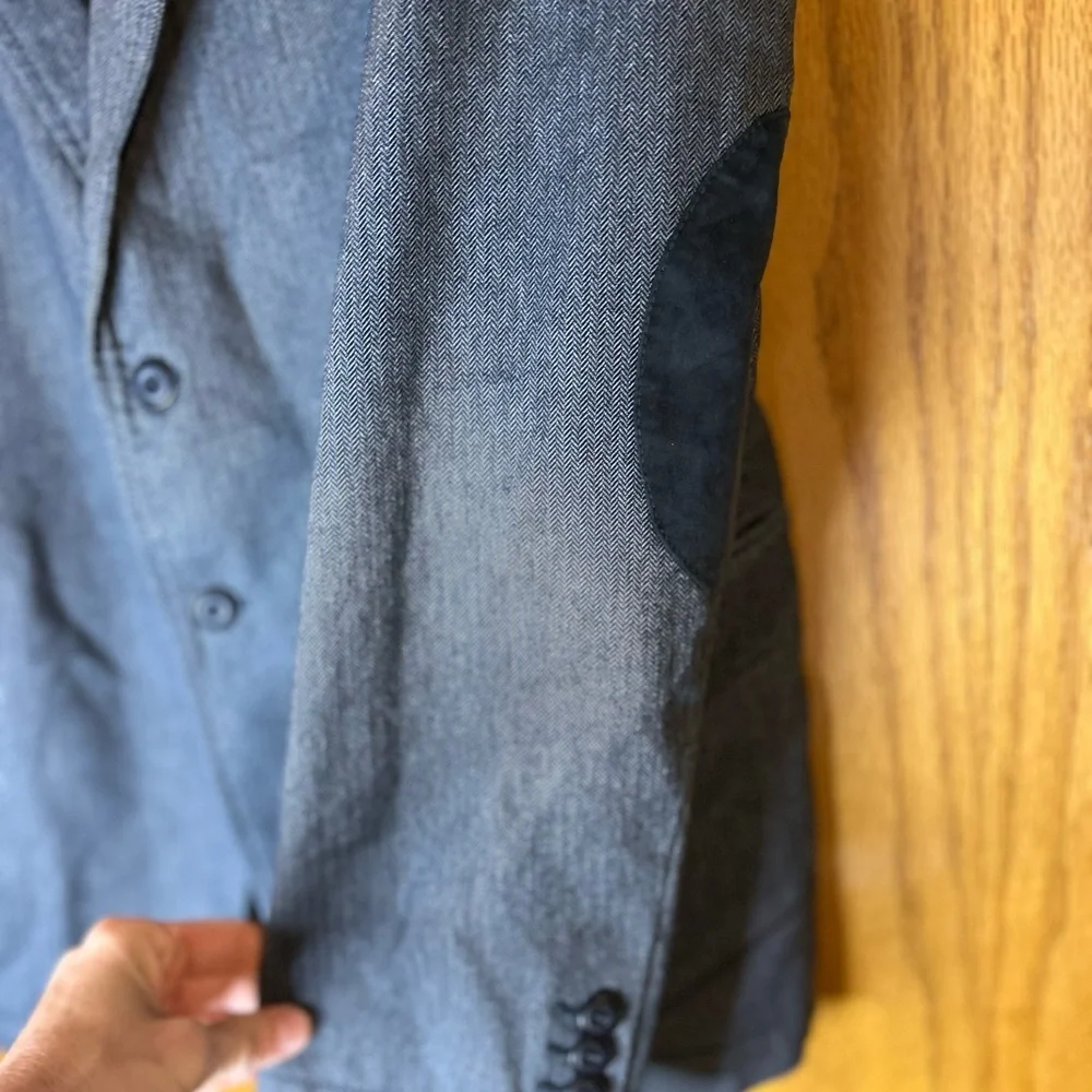 Armani Collezioni Men’s 44R Gray Herringbone Sport Coat Blazer Two Button Elbow